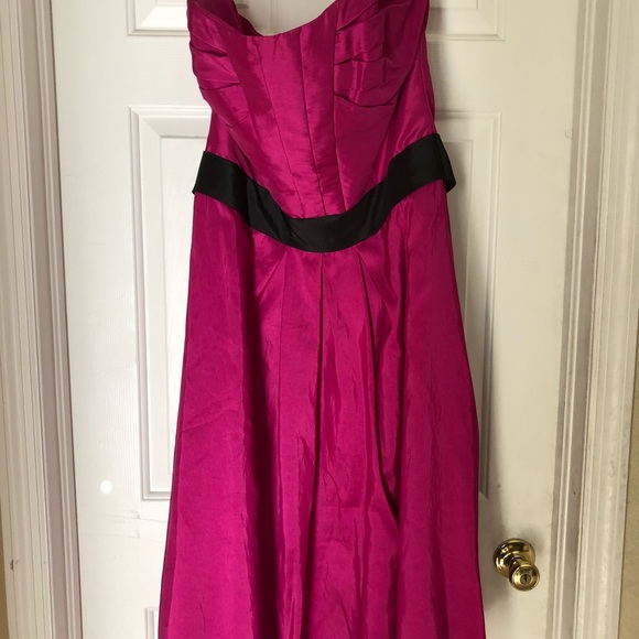 Formal Women’s Dresses - Picture 1 of 6